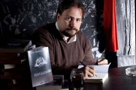 Scriitorul Héctor Martínez Sanz (foto: Defeses Fine Arts)